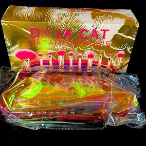 💕BRAND NEW💕 Doja Cat Metamorphosis Brushes